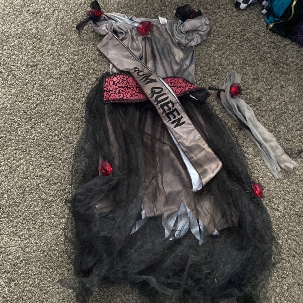 Spooky Prom queen dress!